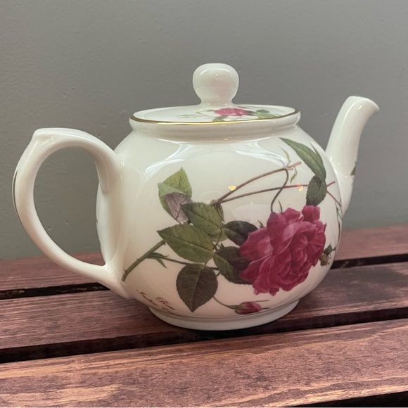 Royal Patrician Rosa Indica Cruenta Fine Bone China Teapot - Picture 3 of 6